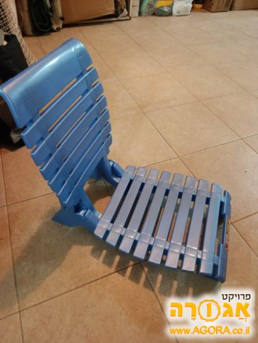 כסא פלסטיק נפתח לים או למשטחים קשים