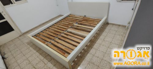 מיטה לבנה איקאה בגודל 160*200 ללא מזרן