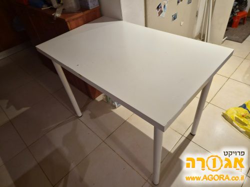 שולחן איקאה לבן