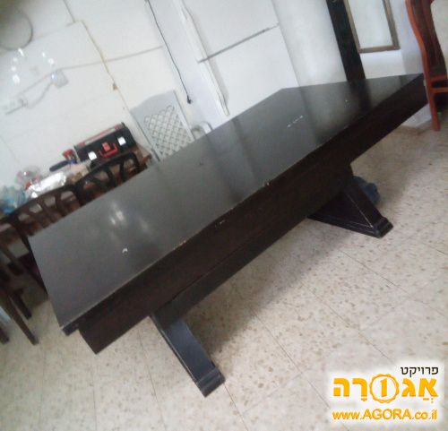 שולחן עץ