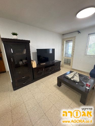 מזנון ארונית ושולחן סלון