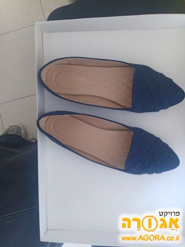 נעל כחולה נשים