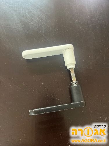 ידיות לדלת