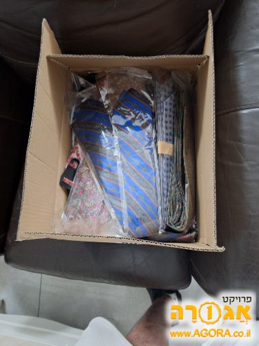 קרטון עניבות צבעוניות חדשות לגמרי