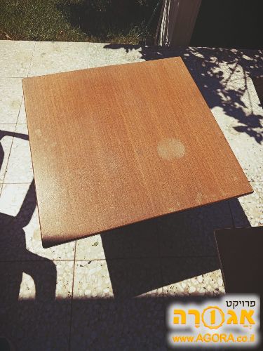 שולחן שהיה בחוץ מרמת השרון