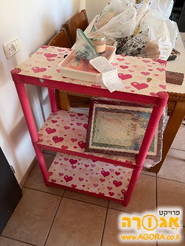 מדפים לכלי ניקיון