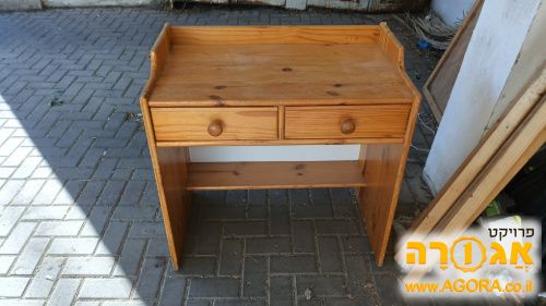 שידת עץ