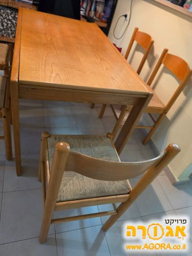 שולחן פינת אוכל עם 5 כסאות