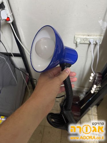 מנורת שולחן