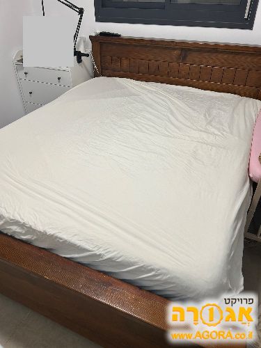 מיטה יהודית מעץ מלא