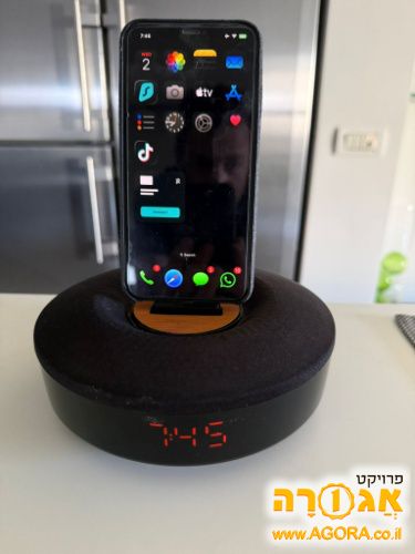 רמקול ועמדת טעינה לאייפון