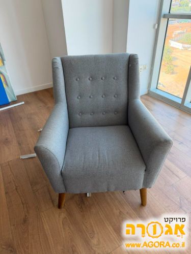 כורסא אפורה