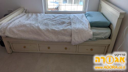 מיטת ילדים/יחיד מעץ עם מגירות אחסון
