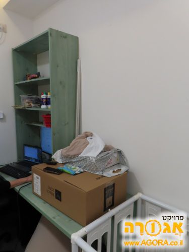שולחן כתיבה עם עמודון