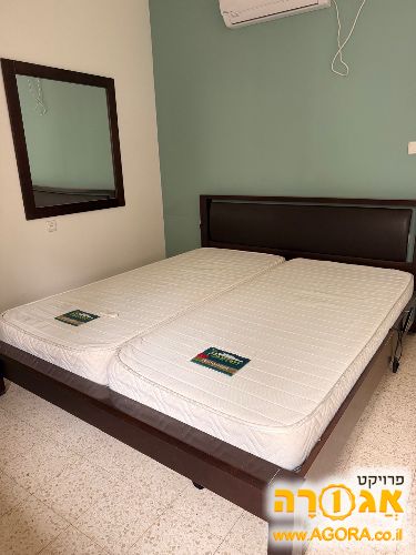 מיטה זוגית מתכווננת עם שידות צד