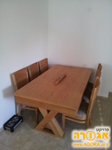 שולחן אוכל גדול + 6 כיסאות תואמים