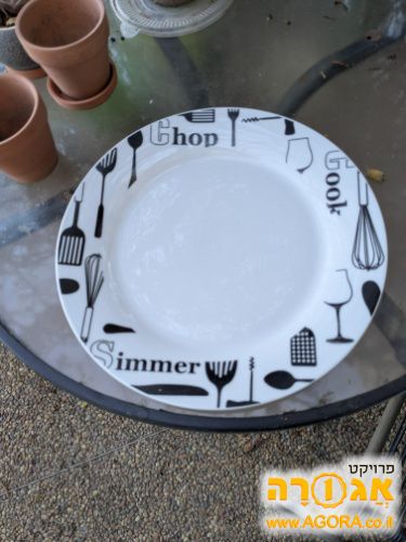 צלחות גדולות יפיפיות