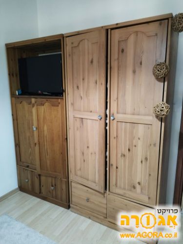 2 ארונות בגדים מעץ מלא