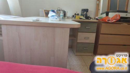 שולחן עבודה/כתיבה פינתי עם מגרות