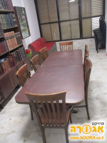 שולחן וכסאות לסלון