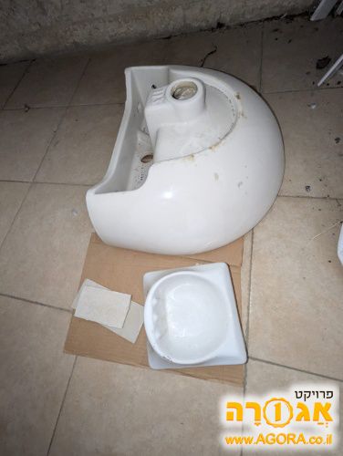 סבוניית חרסינה לקיר