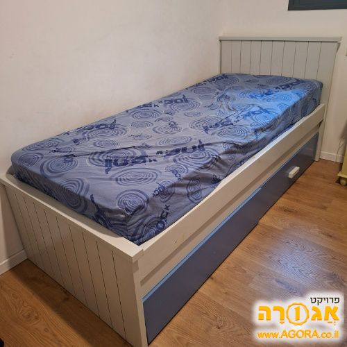 מיטת יחיד