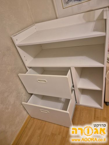 שידה לבנה