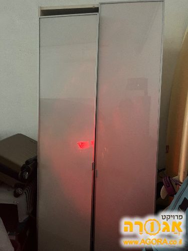 ארון שתי דלתות של איקאה דורש קצת תיקון