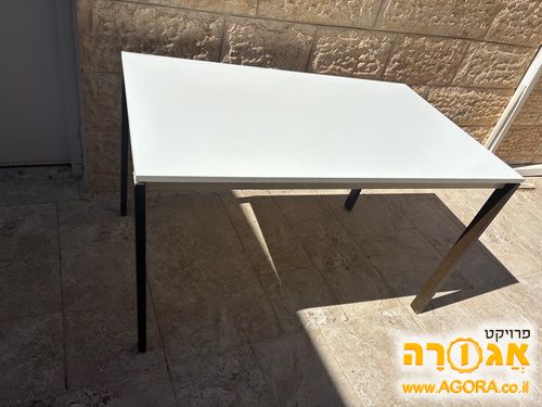 שולחן אוכל (לא נפתח)