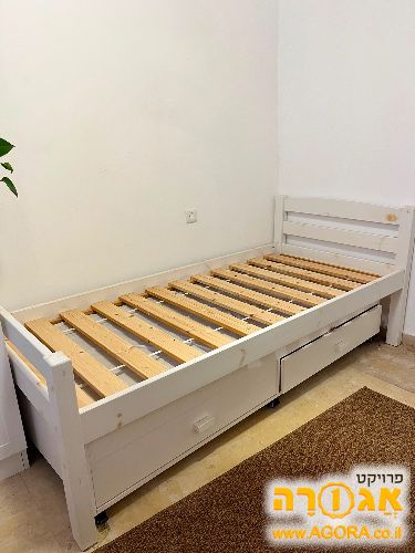 מיטת יחיד מעץ מלא ( עם מיטת חבר)