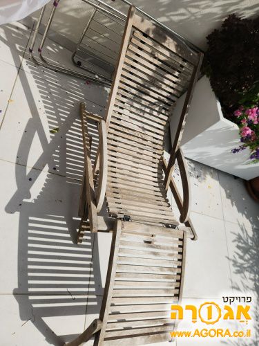 כסא נוח מעץ למרפסת