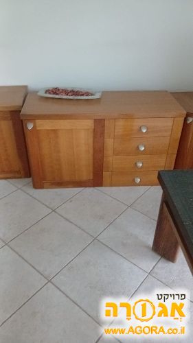 שולחנות סלון ושידות מעץ מלא