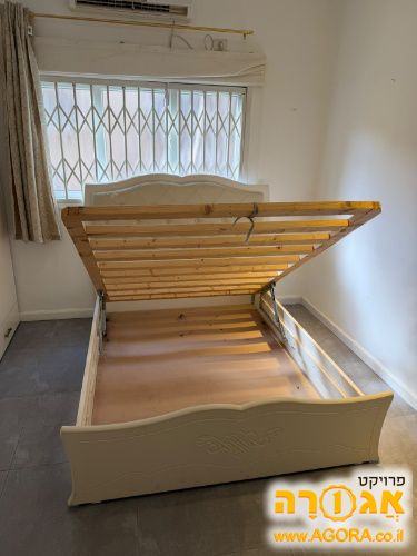 בסיס מיטה עם ארגז מצעים
