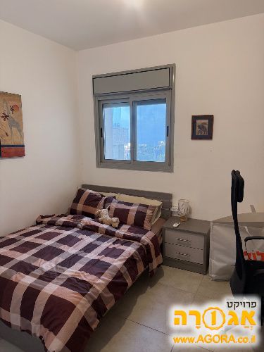 מיטה זוגית (ושידה)