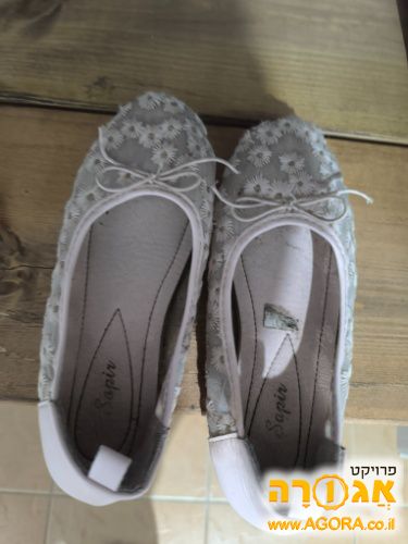 נעלים לבנות