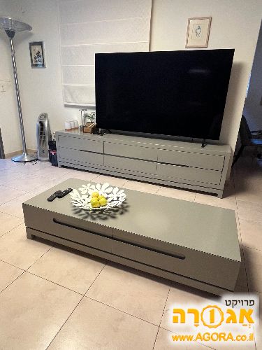 מזנון ושולחן סלון