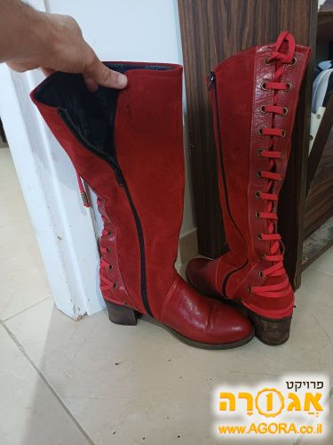 נעלי נשים אדומות