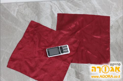 מפיונים בצבע בורדו-אדום