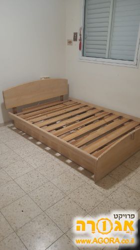 מיטה זוגית (ארגז מצעים) עץ מלא מולבן