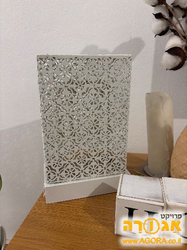 מנורת שולחן