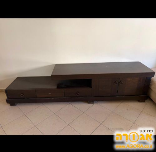 מזנון ושולחן סלון
