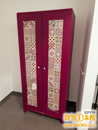 ארון אדום