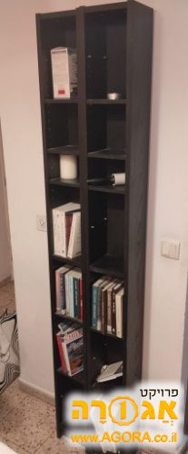 שתי שידות שחורות