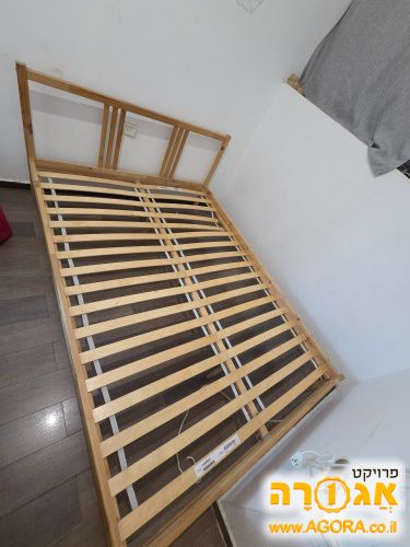בסיס מיטה זוגית מעץ איקרה