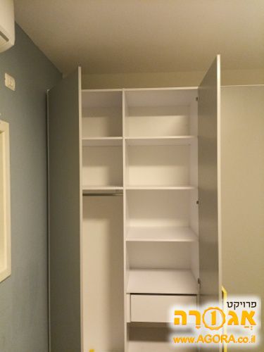 ארון בגדים