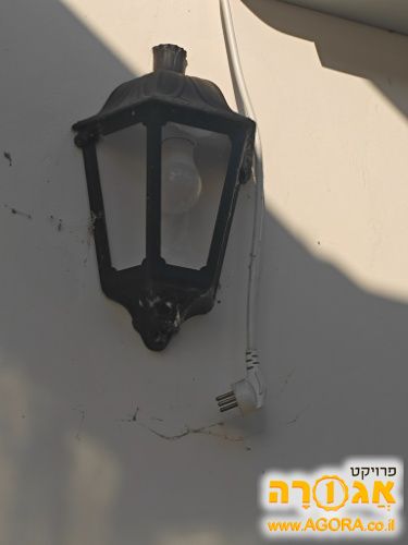 מנורה צמודת קיר