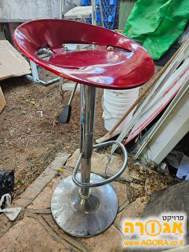 כסא בר אדום