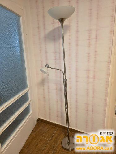 מנורה עומדת