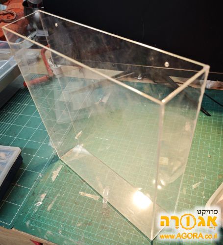 קופסאת פרספקס שקופה