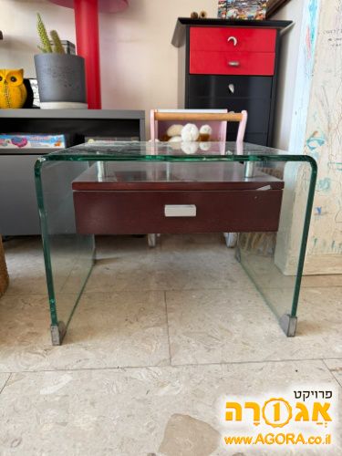 שולחן זכוכית